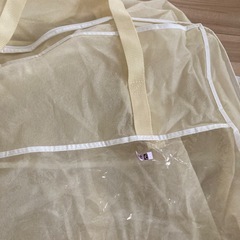 （お譲り先決定）布団・衣類　収納袋５袋　の画像