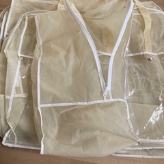 （お譲り先決定）布団・衣類　収納袋５袋　の画像