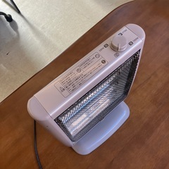 K2511-007 HITACHI ハロゲンヒーター 家庭用 HLH-303H 2015年製 通電確認済み キズ汚れ有りの画像