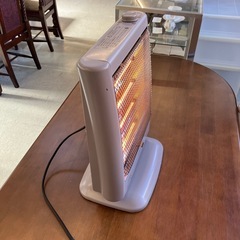 K2511-007 HITACHI ハロゲンヒーター 家庭用 HLH-303H 2015年製 通電確認済み キズ汚れ有りの画像