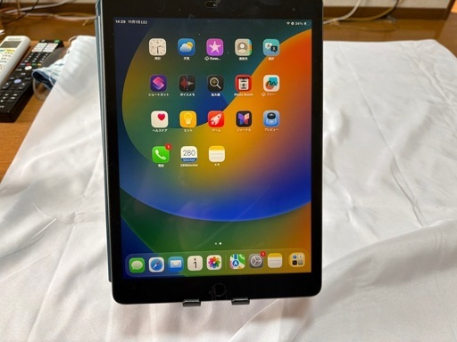 【中古美品】 iPad 8th GEN （第8世代）2021年購入Apple直販 Wi-Fiモデル 純正ケース付き32G 最新iOS 26スペースグレイ