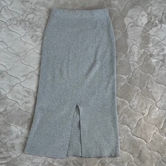 グレーのタイトスカートの画像