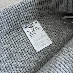 グレーのタイトスカートの画像