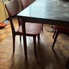 ダイニングテーブルの画像