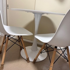 
IKEAダイニング丸テーブル椅子のセット の画像