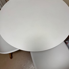 
IKEAダイニング丸テーブル椅子のセット の画像