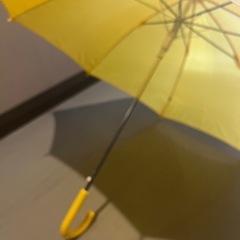 小学生　通学　ジャンプ傘の画像