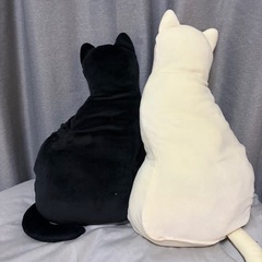 しんぷるシンプル猫型クッション2つ　の画像