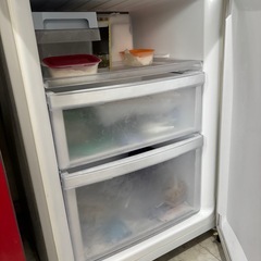 【無料でお譲りします】三菱電機256L冷蔵庫／送料買い手負担・郵送可
の画像