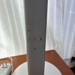 【東京インテリア】LED デスクライト / スタンドライト (USBポート付き)（直接引取限定）の画像