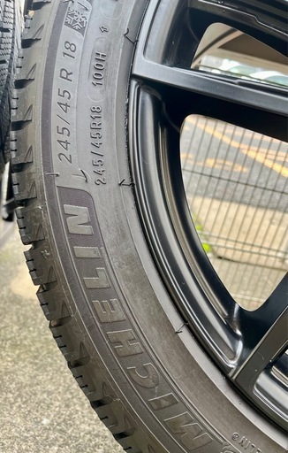スタッドレスタイヤ　245/45 R18 BMW 5シリーズ可