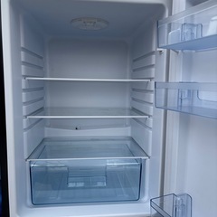 2021年製　ガラストップ2ドア冷蔵庫の画像