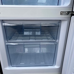 2021年製　ガラストップ2ドア冷蔵庫の画像
