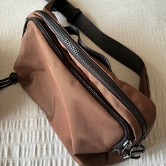 自転車用ヘルメット　ポーチのセットの画像