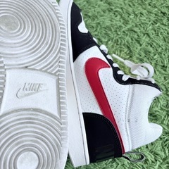 ✨NIKE ハイカット 白×黒×赤 25cm 美品✨ 使用少なめ！おしゃれカラーの画像