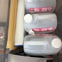 キッチン・掃除用消耗品と服(基本未開封)の画像