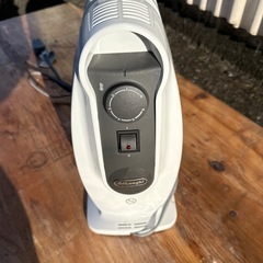 【美品】デロンギ オイルヒーター NJM0505｜500W 小型タイプ｜省エネ・静音・転倒時自動OFF｜伊勢崎市宮子町 の画像