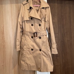 トレンチコート　レディース　服の画像