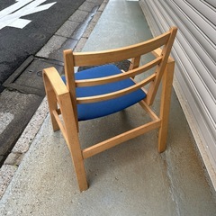 高さ変えられる子供用椅子の画像