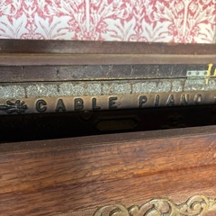 The Cable Companyアンティークピアノの画像