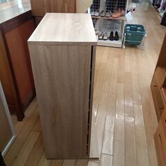 ★リユースのサカイつくば店★TK7114  扉付収納 ナチュラル H99×D30～40×W60 クリーニング済みの画像