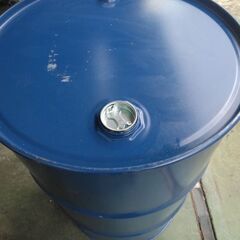 空ドラム缶200Lです。室内保管なので結構きれいです。画像のとおり大小フタ付です。早く来られる方を優先させてくださいの画像