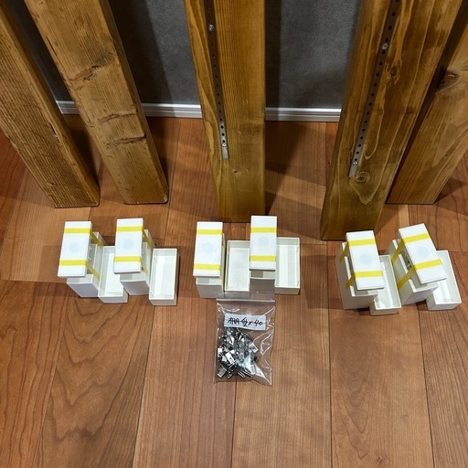 2&times;4木材 棚　可動棚　ラブリコ　アジャスター