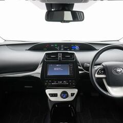 【自社ローン対応】トヨタ プリウス 　Ａ　ツーリングセレクション　衝突被害軽減ブレーキ　シートヒーター　バックカメラの画像