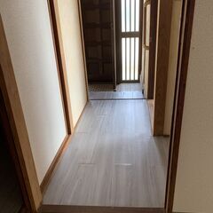 駐車場あり！リフォーム済み。シェアハウスやカップル、新婚さんにもぴったりな明石市朝霧台の広々な戸建。ペットも可です − 兵庫県