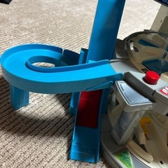 お話し中　 トミカぐるぐる立体パーキングの画像