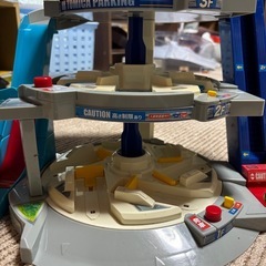 お話し中　 トミカぐるぐる立体パーキングの画像