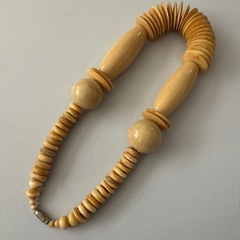 象牙調　ネックレスの画像