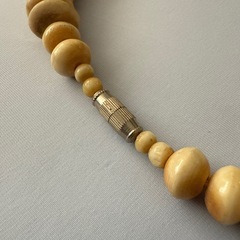 象牙調　ネックレスの画像