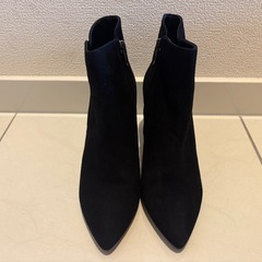 ダイアナ ブーティ スウェード 黒 23.5cmの画像