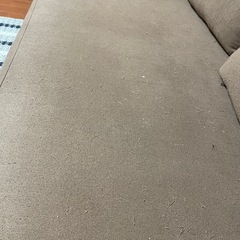 4にん人古いソファーの画像