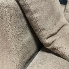 4にん人古いソファーの画像