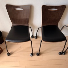キャスター付きチェアの画像