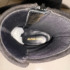 アルファキュービック ミドルブーツ ブラックの画像