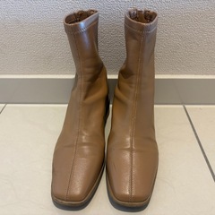 イーボル ショートブーツ ベージュの画像