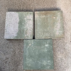 コメリ、コンクリート平板グリーン、ガーデニング、30cm厚み4cmの画像