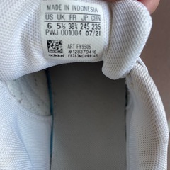 adidas スニーカー　24.5㌢の画像