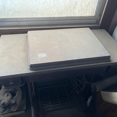 足踏み式ミシンの画像