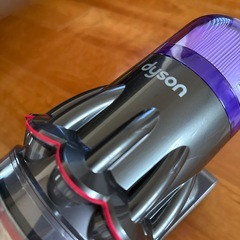 ダイソン　v8 slim 
fluffy掃除機の画像