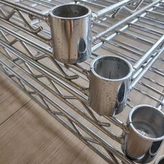 《更新:足元のパーツと予備のパーツが見つかりました!!》メタルシェルフ(大)4段　アイリスオーヤマ　キャスター付き　スチールラック　メタルラック　サイズ : 横幅91 × 奥行46 × 高さ151cm(キャスター込) : 156cm、ポール径25mmの画像