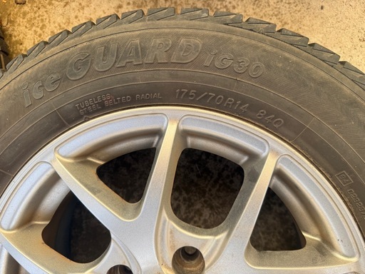 スタッドレス タイヤ　ice guard 175/70R14