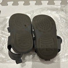 アカチャンホンポ　子供用サンダル　14センチ　グレーの画像