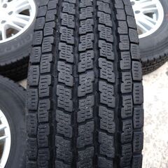 200系ハイエース中古スタッドレスアルミセット4本の画像