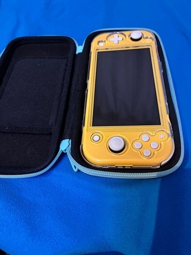 任天堂Switchlite イエロー どうぶつの森ケース付き