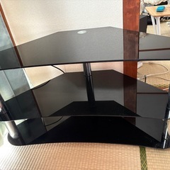 黒コーナーテーブルの画像