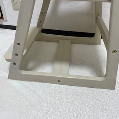 子供学習椅子　ニトリ　白の画像